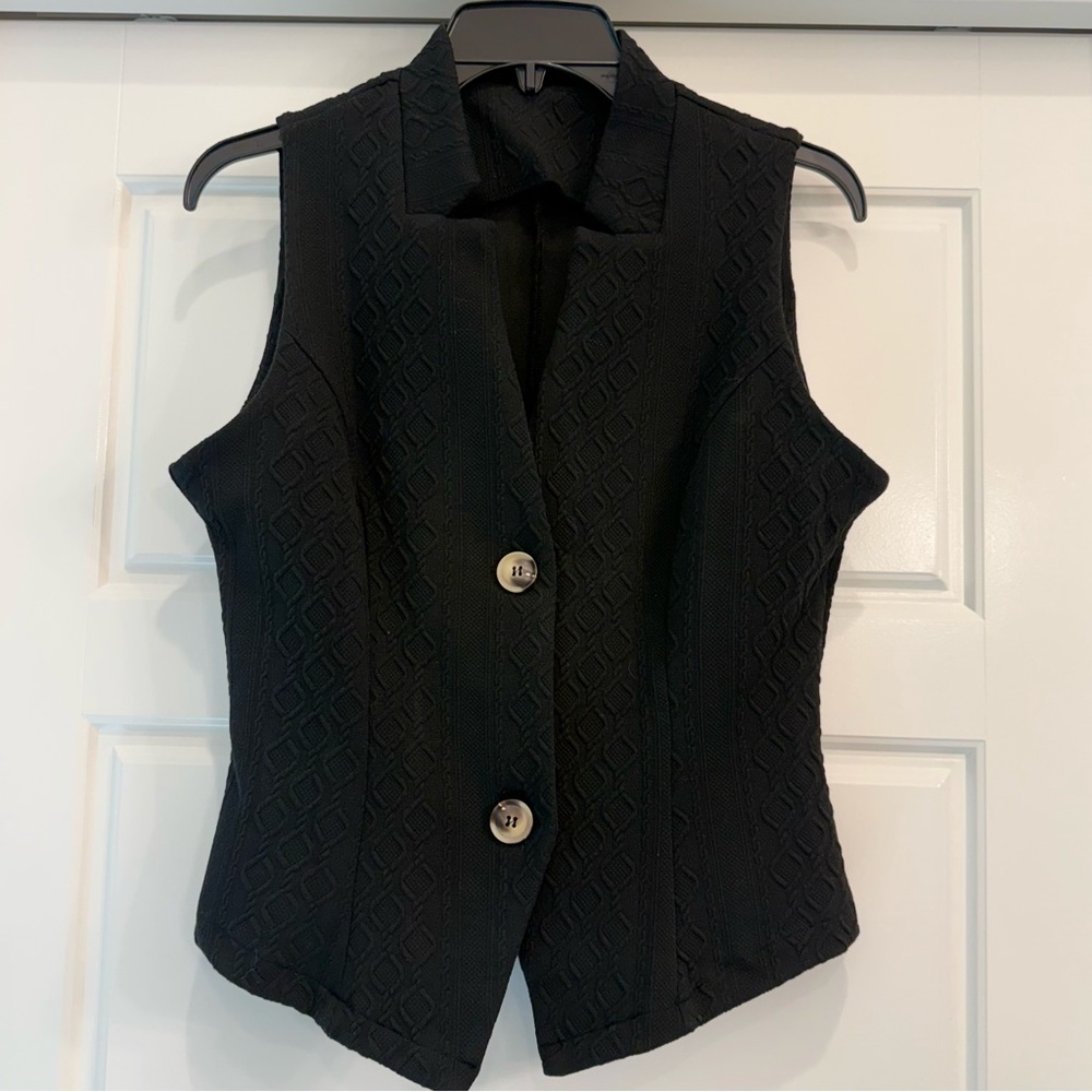 SHEIN Black Textured Sleeveless Vest